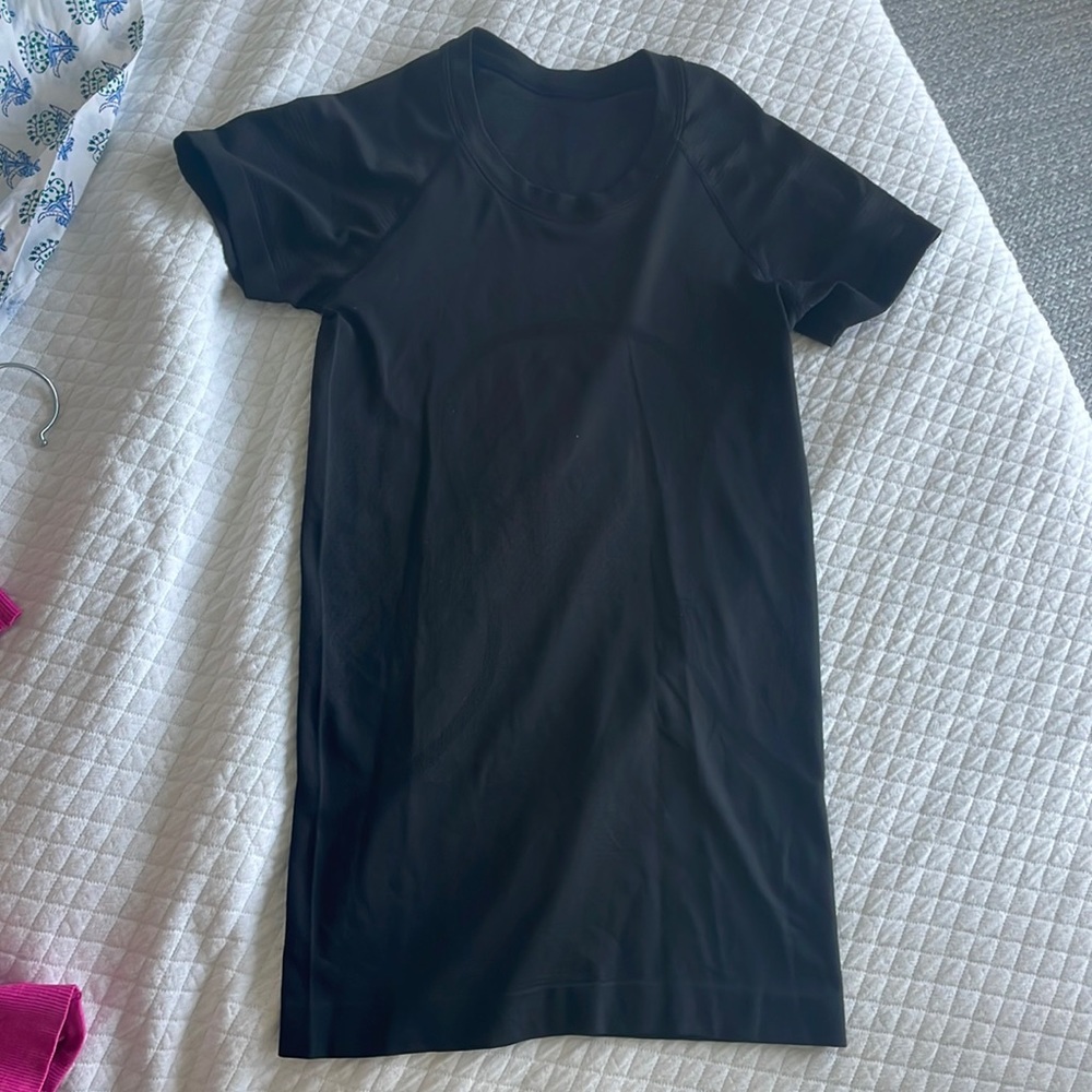 Swiftly Tech Short-Sleeve Shirt 2.0 in Black